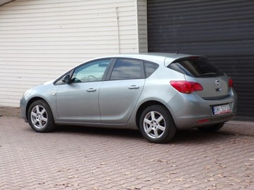 Opel Astra J Hatchback 5d 1.6 Twinport ECOTEC 115KM 2010 Opel Astra KLIMATYZACJA, zdjęcie 15