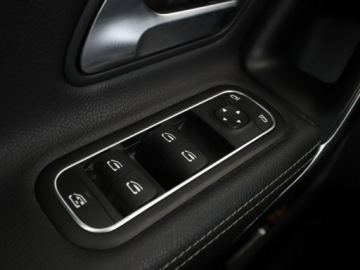 Mercedes Klasa A W177/V177 Hatchback 1.3 200 163KM 2018 Mercedes A 200 automat półskóra navi klima auto, zdjęcie 33