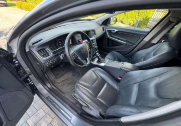 Volvo V60 I Kombi Facelifting 2.0 D2 DRIVE-E 120KM 2015 Volvo V60 Lift V60 2.0D2 Automat MOMENTUUM Serwis Zadbane 1-wlasc, zdjęcie 13