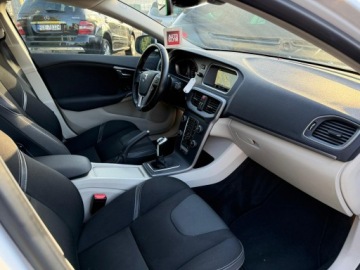 Volvo V40 II Hatchback 2.0 D2 DRIVE-E 120KM 2015 VOLVO V40! Super stan!, zdjęcie 9