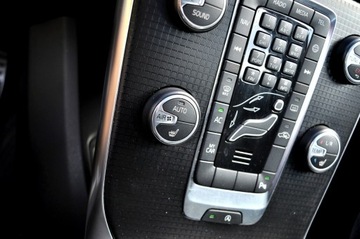 Volvo V40 II 2019 Volvo V40 2.0 T2 122KM RDesign Panorama Skóra, zdjęcie 21