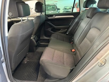 Volkswagen Passat B8 Variant 2.0 TDI BlueMotion SCR 150KM 2018 Volkswagen Passat R Line B8 grzane fotele i kierownica kamera hak, zdjęcie 6