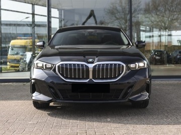 BMW Seria 5 G90-91 Touring 2.0 520d 197KM 2025 BMW Seria 5 520d xDrive Sport Sedan 2.0 (197KM) 2025, zdjęcie 4