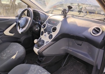 Ford Ka III 1.2 Duratec 69KM 2012 Ford KA 2012r, 1.2 Benzyna. Uszkodzony tyl i lekko lewy przod. Jezdzi., zdjęcie 6