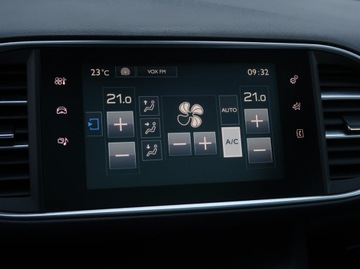 Peugeot 308 II SW 1.2 PureTech 110KM 2016 Peugeot 308 1.2 PureTech, Klima, Klimatronic, zdjęcie 12