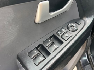 Kia Sportage III SUV 1.6 GDI 135KM 2011 Kia Sportage KLIMATYZACJA LEDY PARKTRONIC CHROMY GWARANCJA SERWISOWANA 1.6, zdjęcie 13