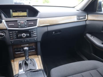 Mercedes Klasa E W212 Kombi 200 CGI BlueEFFICIENCY 184KM 2010 Mercedes E E 200, Automat, Navi, Xenon, Bi-Xenon, zdjęcie 7