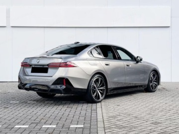 BMW Seria 5 G90-91 Touring 2.0 520d 197KM 2025 BMW Seria 5 520d xDrive Sport Sedan 2.0 (197KM) 2025, zdjęcie 2