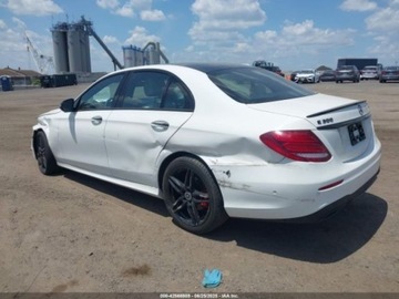 Mercedes Klasa E W213 2018 Mercedes-Benz Klasa E 2018 MERCEDES-BENZ E 300 4MATIC 2.0 Benzyna 241KM, zdjęcie 3