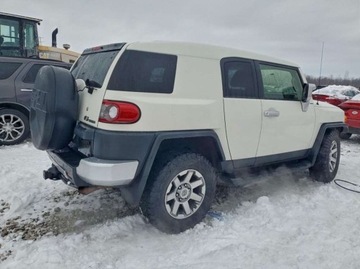 Toyota FJ Cruiser 4.0 239KM 2013 Toyota FJ 4.0 260 KM, 4x4, lift, maly przebieg, import USA 4.0 Benzyna, zdjęcie 3