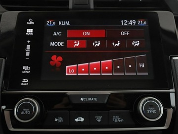 Honda Civic X Sedan 4d 1.5 VTEC Turbo 182KM 2017 Honda Civic Executive automat skóra navi kamera, zdjęcie 25