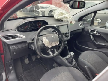 Peugeot 208 I Hatchback 5d Facelifting 1.2 PureTech 82KM 2018 Peugeot 208 Klimatyzacja Kamera, zdjęcie 8