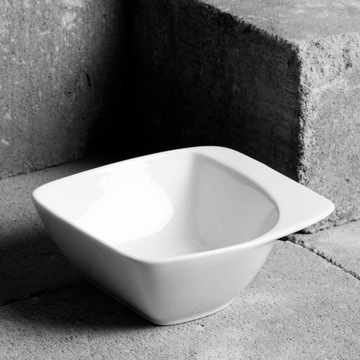 62387 КВАДРАТНАЯ САЛАТНИЦА AMBITION SALSA 17 СМ