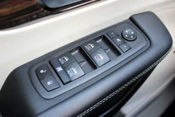 Chrysler Pacifica II 2023 Chrysler Pacifica 4X4 7 osób Panorama, zdjęcie 39