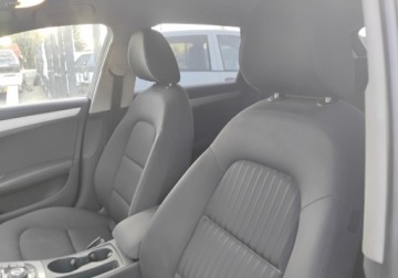 Audi A4 B8 Avant 2.0 TDI 140KM 2011 Audi A4 Avant 2011r, 2.0 TDI. Lekko uszkodzony przod i tyl. Jezdzi. 2.0, zdjęcie 7