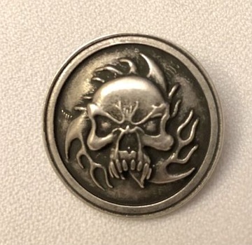 Skull czaszka odznaka znaczek przypinka na śrubkę