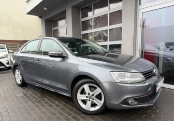 Volkswagen Jetta VI Sedan 1.2 TSI 105KM 2013 Volkswagen Jetta Salon Polska. Serwis ASO Czujniki 1.2 Benzyna 105KM, zdjęcie 24