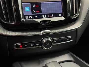 Volvo XC60 II 2022 Volvo XC 60 Core / Hak / Kamera cofania / CarPlay/, zdjęcie 23