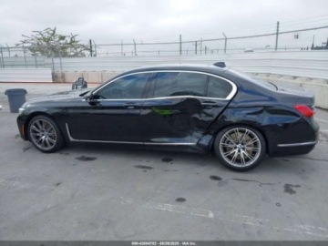 BMW Seria 7 G70 2022 BMW Seria 7 2022r., 4x4, 4.4L 4.4 Benzyna 523KM, zdjęcie 5