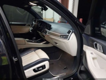 BMW X7 2022 BMW X7 M50i 2022 4.4 Benzyna 523KM, zdjęcie 9