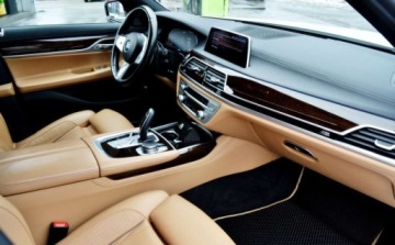 BMW Seria 7 G11-G12 Sedan Facelifting 4.4 750i 530KM 2020 BMW Seria 7 M-Pakiet X-Drive Maly przebieg, Bogata wersja wyposazenia,, zdjęcie 5