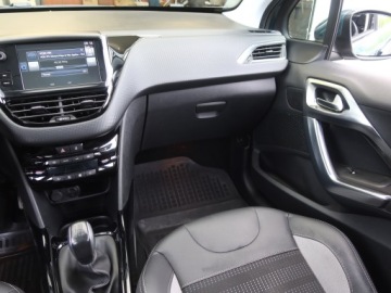 Peugeot 2008 I SUV Facelifting 1.2 PureTech 110KM 2016 Peugeot 2008 1.2 PureTech, Salon Polska, zdjęcie 7