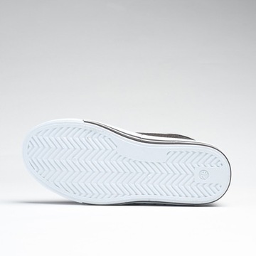 Удобные кроссовки, легкие, легко надеваются, подкладка на липучке КОЖА Axim.