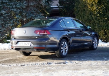 Volkswagen Passat B8 Variant Facelifting 2.0 TDI SCR 150KM 2022 Volkswagen Passat Bezwypadek, B8, 2022, 2.0 TDI 150KM, DSG, Kamera, BDB, F, zdjęcie 5