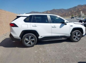 Toyota RAV4 V 2023 Toyota RAV4 2023, 2.5L, 4x4, PRIME, od ubezpieczalni 2.5 Benzyna 177KM, zdjęcie 2