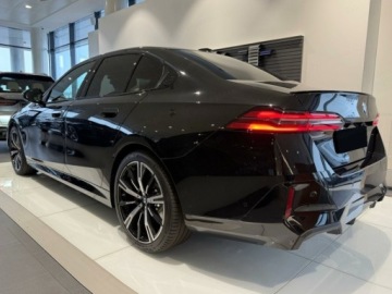 BMW Seria 5 G90-91 Touring 2.0 520d 197KM 2025 520d xDrive Sport Sedan 2.0 (197KM) 2025, zdjęcie 2