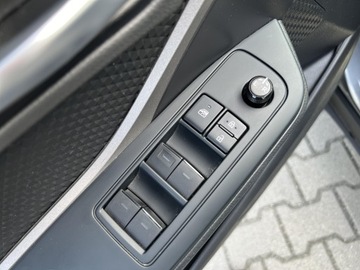 Toyota C-HR I Crossover Facelifting 1.8 Hybrid 122KM 2023 Toyota C-HR 1.8 Hybrid GPF Comfort, zdjęcie 20