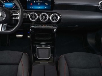 Mercedes Klasa A W177/V177 Hatchback Facelifting 2.0 220 190KM 2025 A Klasa 220 4-Matic AMG Line 2.0 (190KM) 2025, zdjęcie 11