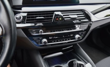 BMW Seria 5 G30-G31 Touring 520d 190KM 2020 BMW Seria 5 2,0D 190 KM X-DRIVE Full Led Nawigacja SPORT-LINE 2.0 Diesel, zdjęcie 23
