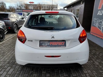 Peugeot 208 I Hatchback 5d Facelifting 1.2 PureTech 82KM 2019 Peugeot 208 Klimatyzacja Kamera Komputer Tempomat 1.2 Benzyna 82KM, zdjęcie 5
