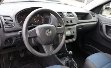 Skoda Roomster Mikrovan Facelifting 1.2 70KM 2015 Skoda Roomster Klimatyzacja, Elektryczne szyby, Seryjne radio. 1.2 Benzyna, zdjęcie 6