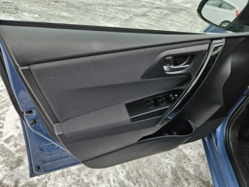 Toyota Auris II Hatchback 5d Facelifting 1.8 Hybrid 136KM 2017 Toyota Auris 1,8 Hybryda 136KM automat kamera, zdjęcie 14