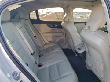 Volvo S60 III 2024 Volvo S60 Core 2024 2.0 Benzyna 247KM, zdjęcie 10