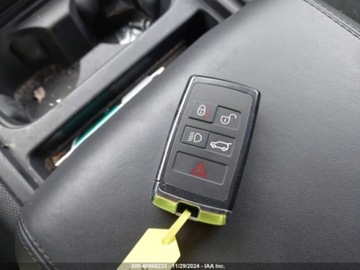 Land Rover Defender IV (L663) 2022 Land Rover Defender 110 V8 2022 5.0l 5.0 Benzyna 518KM, zdjęcie 2