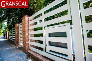 Современный забор с алюминиевой калиткой