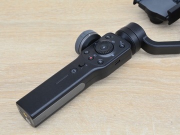 Идеальный выставочный стабилизатор для телефона Gimbal Zhiyun Smooth 4