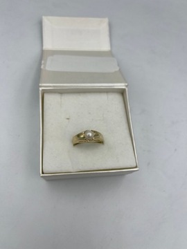 Złoty pierścionek z perłą pr 585 waga 3,257g rozmiar 17