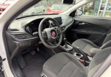 Fiat Tipo II Station Wagon 1.6 MultiJet 120KM 2017 Fiat Tipo Fiat Tipo 1.6 MultiJet DCT Lounge 1.6 Diesel 120KM, zdjęcie 8