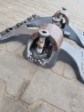 Закрепление лапы седло Jost 150 мм SK0010056 Renault Set Set