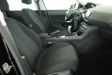 Peugeot 308 II Hatchback 5d 1.2 PureTech 110KM 2016 Peugeot 308 1.2 PureTech, Salon Polska, Klima, zdjęcie 6