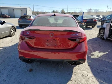 Alfa Romeo Giulia II Sedan 2.0 TBi 280KM 2017 Alfa Romeo Giulia Ti Q4 2017 2.0l 2.0 Benzyna 280KM, zdjęcie 2