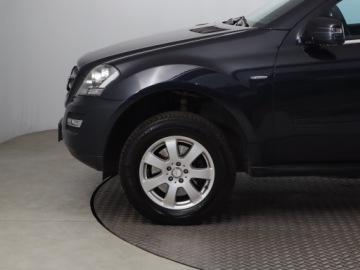 Mercedes Klasa M W164 Off-roader Facelifting 3.0 V6 (300 CDI BlueEFFICIENCY) 204KM 2010 Mercedes ML ML 300 CDI, 201 KM, 4X4, Automat, zdjęcie 14