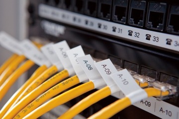 Dymo Rhino 1805437, 9мм х 5,5м, белый принт/белая подложка, оригинальная лента