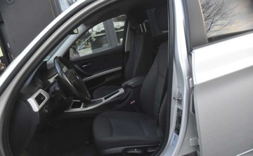 BMW Seria 3 E90-91-92-93 Limuzyna E90 318i 143KM 2009 BMW Seria 3 BMW Seria 3 318i Edition Sport 2.0 Benzyna 143KM, zdjęcie 3