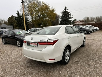 Toyota Corolla XI Sedan Facelifting 1,6 Valvematic 132KM 2017 Toyota Corolla 1.6 benzyna/Biała perła/Kamera, zdjęcie 8