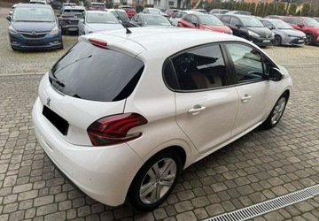 Peugeot 208 I Hatchback 5d Facelifting 1.2 PureTech 82KM 2017 Peugeot 208 1,2 82KM Klimatyzacja 1.2 Benzyna 82KM, zdjęcie 5